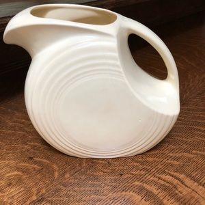 Fiesta Vintage Butter Yellow Pitcher 1940s Large Full Size